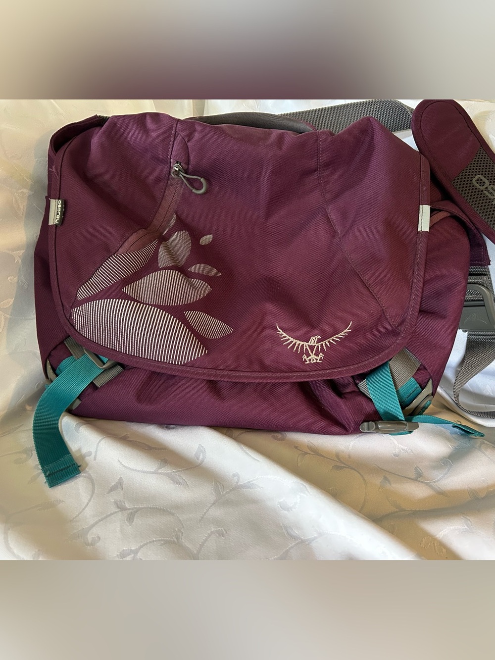 OSPREY Women's Plum Messenger Backpack with Teal Accents